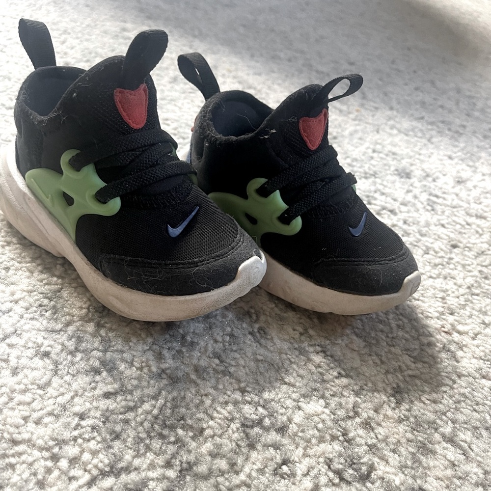Nike 5c no tie sneakers